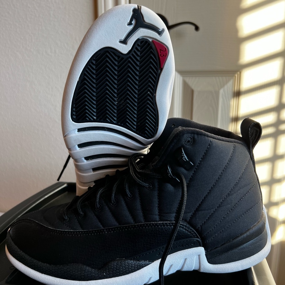 Air Jordan 12 Retro 'Neoprene' worn once.
Size 8 in men #iordan12 #iordans